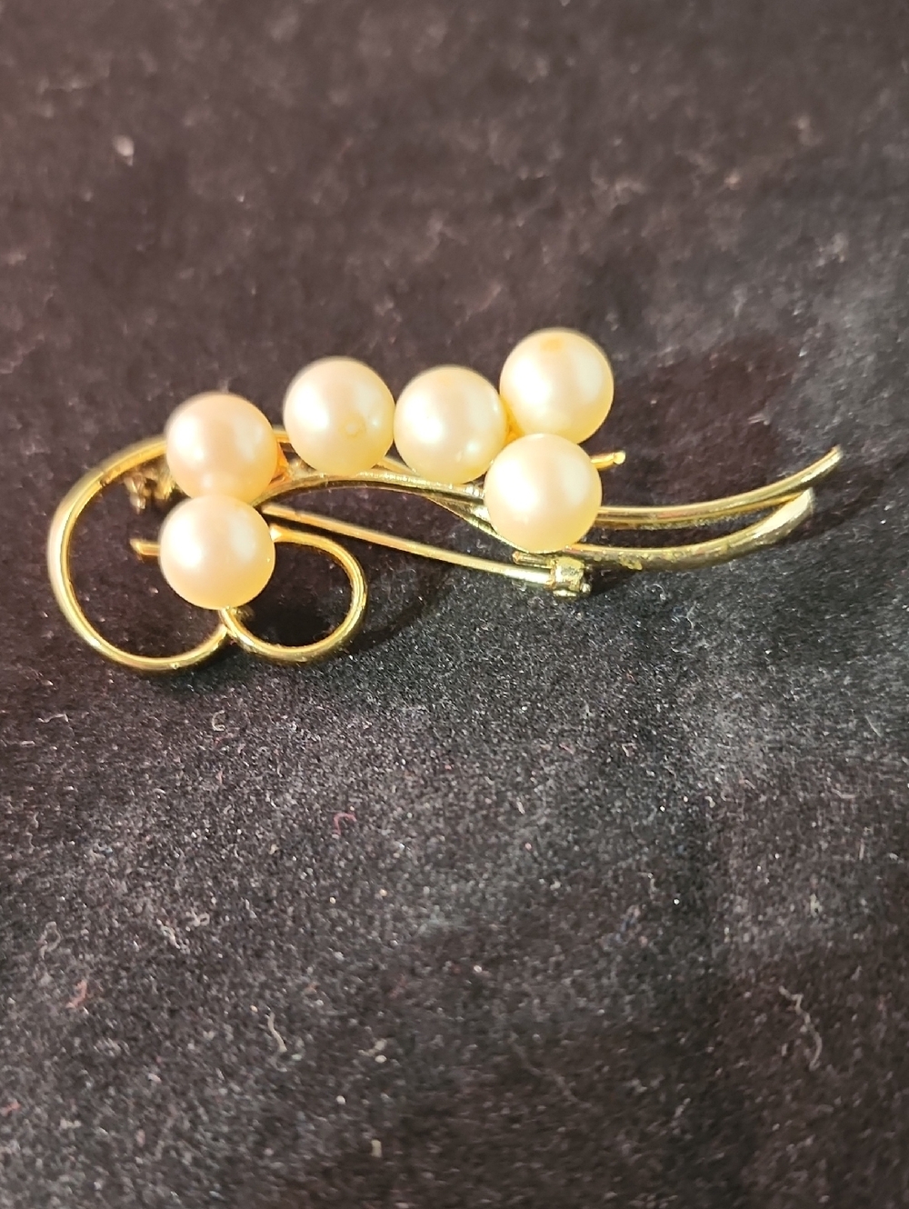 Gold Pearl Floral Brooch - Cream Pearls